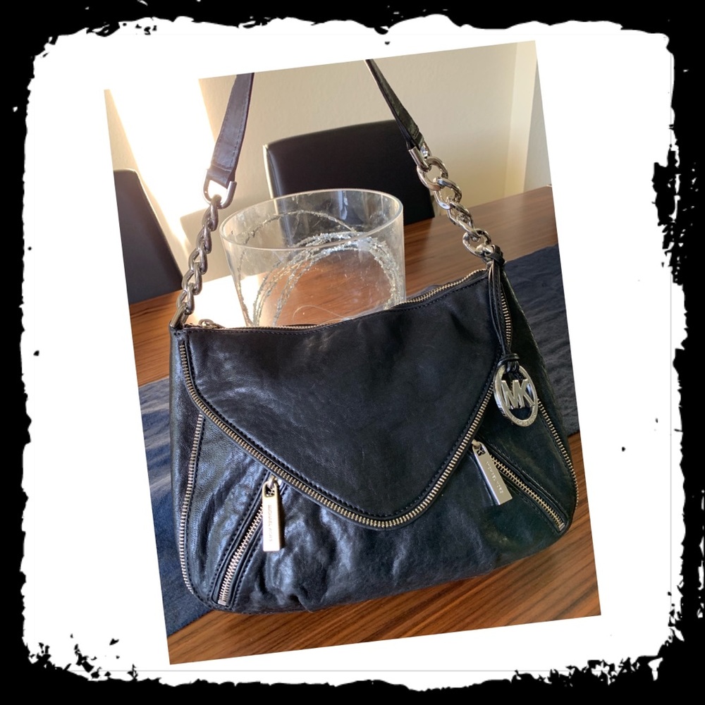 🌷OFFERS?🌷 Michael Kors Leather Zipper Satchel